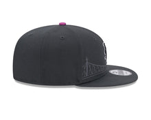 Load image into Gallery viewer, New York Mets New Era MLB 9FIFTY 950 Snapback 2024 City Connect Cap Hat Gray Crown/Visor Black/White Logo
