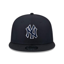 Load image into Gallery viewer, New York Yankees New Era MLB 9FIFTY 950 Snapback Trucker/Mesh Cap Hat Navy Blue Crown/Visor Navy Blue/White Logo Black UV (2026 Batting Practice)

