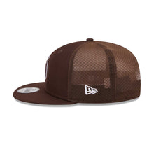 Load image into Gallery viewer, San Diego Padres New Era MLB 9FIFTY 950 Snapback Trucker/Mesh Cap Hat Brown Crown/Visor Brown/White Logo Brown UV (2026 Batting Practice)
