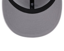 Load image into Gallery viewer, Chicago White Sox New Era MLB 9FIFTY 950 Snapback Basic Cap Hat White Crown/Visor White Logo
