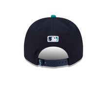 Load image into Gallery viewer, Seattle Mariners New Era MLB 9FORTY 940 A-Frame Snapback Cap Hat Navy Blue Crown Teal Visor Team Color Logo With Raining Cartoon
