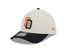 Load image into Gallery viewer, San Diego Padres New Era MLB 39THIRTY 3930 Flexfit Cap Hat Chrome White Crown Navy Blue Visor Orange/Navy Logo (2026 City Connect 2.0)
