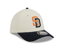 Load image into Gallery viewer, San Diego Padres New Era MLB 39THIRTY 3930 Flexfit Cap Hat Chrome White Crown Navy Blue Visor Orange/Navy Logo (2026 City Connect 2.0)

