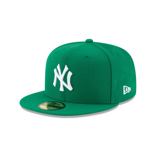 New York Yankees MLB Fitted Cap Hat Kelly Green Crown/Visor White Logo 