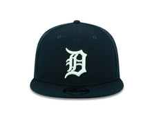 Load image into Gallery viewer, Detroit Tigers New Era 9FIFTY 950 Snapback Cap Hat Team Color Navy Crown/Visor White Logo
