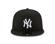 Load image into Gallery viewer, New York Yankees New Era MLB 9FIFTY 950 Snapback Cap Hat Black Crown/Visor White Logo
