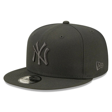 New York Yankees New Era MLB 9FIFTY 950 Snapback Cap Hat Dark Gray Crown/Visor Dark Gray Logo (Color Pack)
