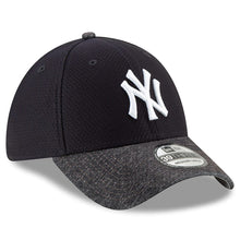 Load image into Gallery viewer, New York Yankees New Era MLB 39THIRTY 3930 Flexfit Cap Hat Navy Crown Gray Visor White Logo (2018 Batting Practice)
