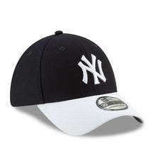 Load image into Gallery viewer, New York Yankees New Era MLB 39THIRTY 3930 Flexfit Cap Hat Dark Navy Crown White Visor White Logo (2018 Batting Practice)
