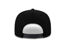 Load image into Gallery viewer, New York Giants New Era 9FIFTY 950 Snapback Cap Hat Black Crown/Visor Black/Dark Gray Logo
