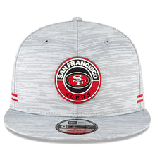 Load image into Gallery viewer, San Francisco 49ers New Era NFL 9FIFTY 950 Snapback Cap Hat Gray Crown/Visor Team Color Logo (2020 Sideline)
