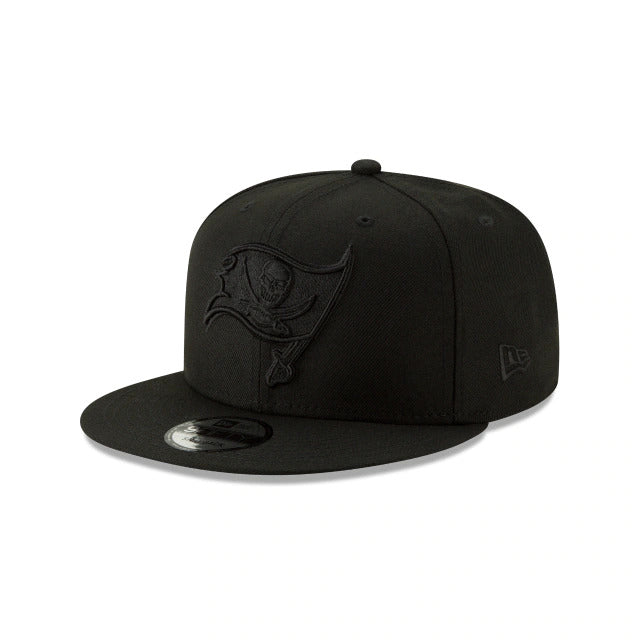 Tampa Bay Buccaneers New Era NFL 9FIFTY 950 Snapback Cap Hat Black Crown/Visor Black Logo (All Black/Black On Black)