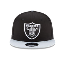 Load image into Gallery viewer, Oakland Raiders New Era NFL 9FIFTY 950 Snapback Cap Hat Black Crown Gray Visor Team Color Logo (Baycik)
