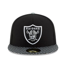 Load image into Gallery viewer, Oakland RAIDERS New Era 59FIFTY 5950 Kid Fitted 2017 Sideline Cap Hat Black Crown Black/White Visor Team Color Logo
