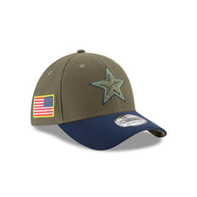 Load image into Gallery viewer, Dallas Cowboys New Era NFL 39THIRTY 3930 Flexfit 2017 Salute To Service Cap Hat Green Crown Navy Visor Team Color Logo Camo UV
