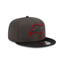 Load image into Gallery viewer, Tampa Bay Buccaneers New Era NFL 9FIFTY 950 Snapback 2021 Sideline Cap Hat Dark Gray Crown Black Visor Team Color Logo
