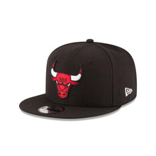 Load image into Gallery viewer, Chicago Bulls New Era NBA 9Fifty 950 Snapback Cap Hat Black Crown/Visor Team Color Logo
