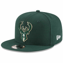 Load image into Gallery viewer, Milwaukee Bucks New Era NBA 9FIFTY 950 Snapback Cap Hat Green Crown/Visor Team Color Logo
