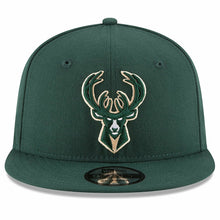 Load image into Gallery viewer, Milwaukee Bucks New Era NBA 9FIFTY 950 Snapback Cap Hat Green Crown/Visor Team Color Logo
