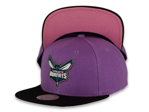Mitchell & Ness Snapback Charlotte Hornets Light Purple Crown Black Visor Pink UV Easter