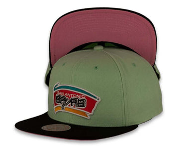 Mitchell & Ness Snapback San Antonio Spurs HWC Pistachio Crown Black Visor Pink UV Easter