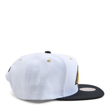 Load image into Gallery viewer, Los Angeles Lakers Mitchell &amp; Ness NBA Snapback Cap Hat White Crown Black Visor Metallic Gold/Black Logo (White Gold Pop)

