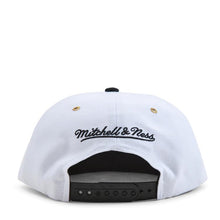Load image into Gallery viewer, Charlotte Hornets Mitchell &amp; Ness NBA Snapback Cap Hat White Crown Black Visor Metallic Gold/Black Logo (White Gold Pop)

